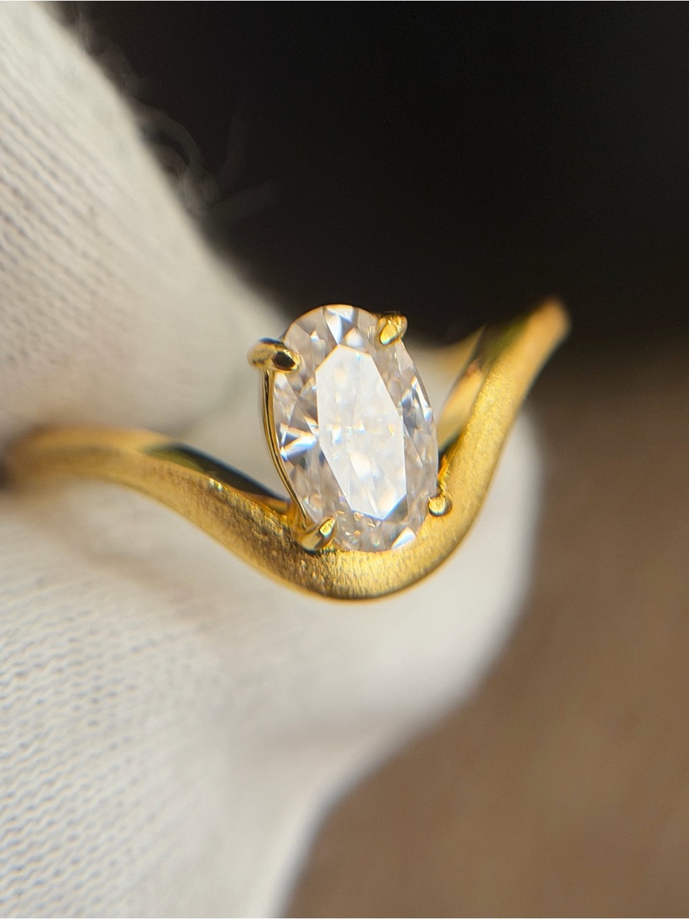 New Certified 18K Gold Plated S925 2ct Oval Moissanite brushed finish Ring 7